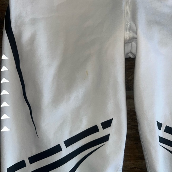 Alo women’s white leggings - Picture 3 of 4